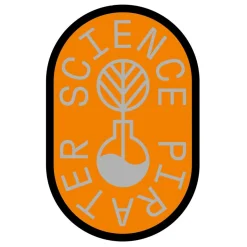 Best Uniformsmærke, SciencePirater, 6-8 år, orange Det Danske Spejderkorps ›